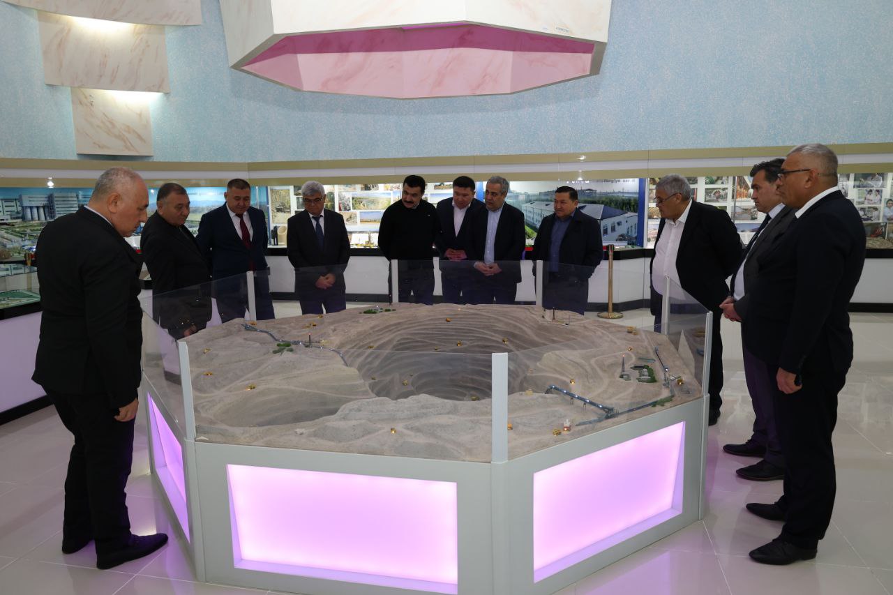 Toshkent arxitektura-qurilish universiteti rektori Baxrom Tulaganov Navoiy davlat konchilik va texnologiyalar universitetida bo‘lib o‘tgan “Muruntov” forumida faol ishtirok etdi